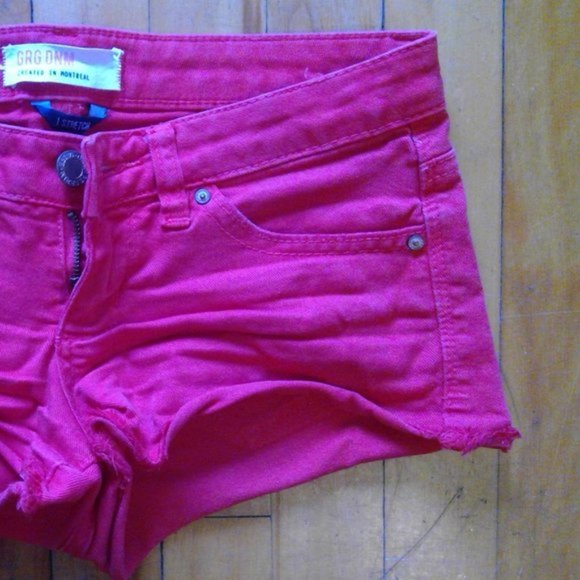 Red tiny jeans shorts 25 - Picture 2 of 4